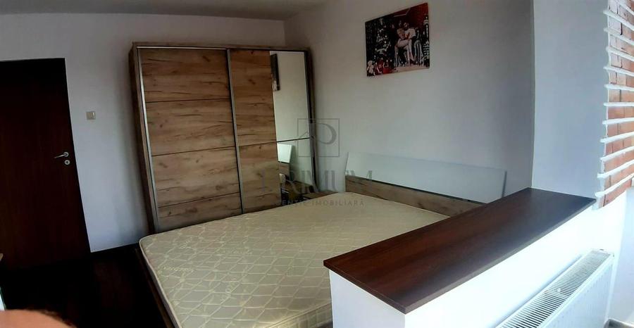 Apartament cu 3 camere decomandat în Aradului