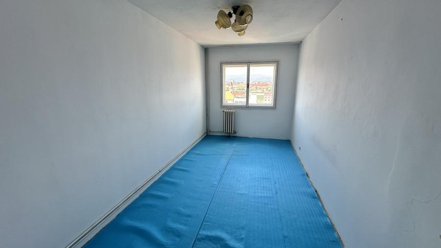 Apartament cu 4 camere, mobilat în Vasile Aaron