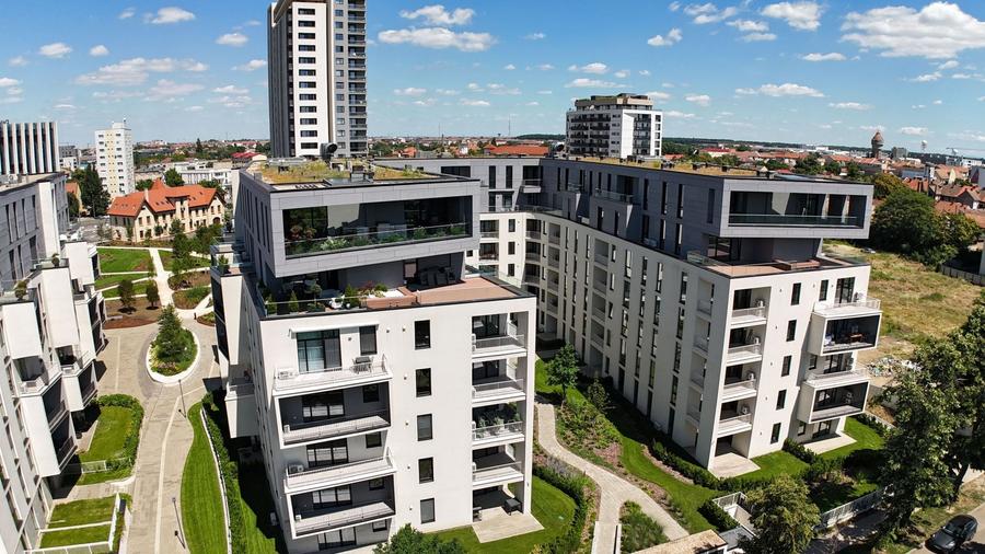 Apartament cu 3 camere decomandat, mobilat în Semicentral