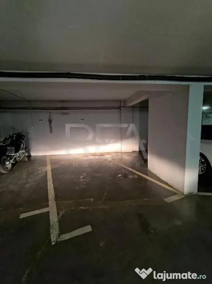 Apartament cu 3 camere semidecomandat în Pajura