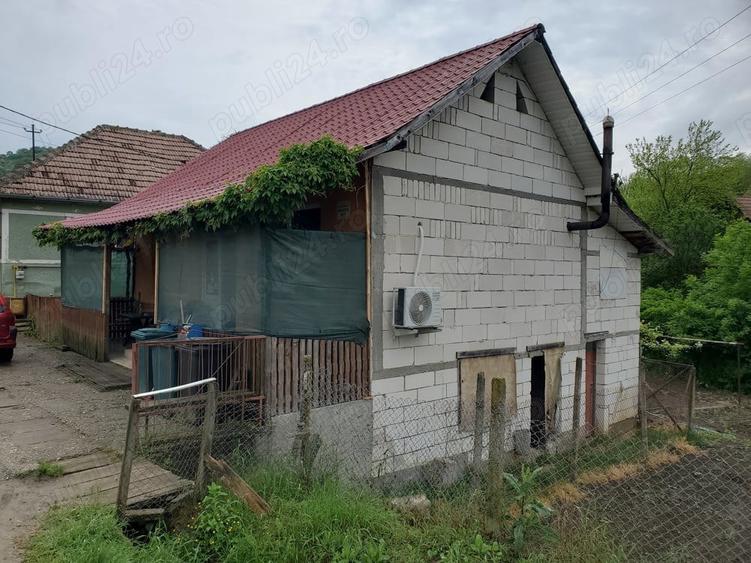 Casă cu 2 camere cu Teren 93 Mp în Tău