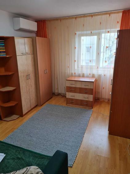 Garsonieră decomandată în Central