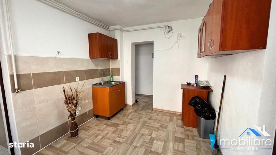 Apartament cu 2 camere decomandat în Petros