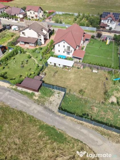 Casă cu 5 camere în Sânpetru