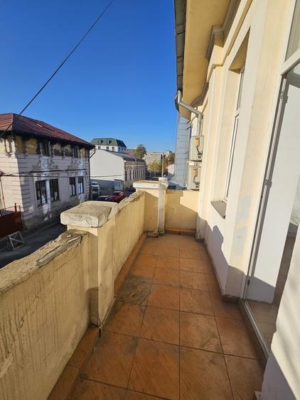 Casă cu 27 camere cu Teren 573 Mp în Basarab
