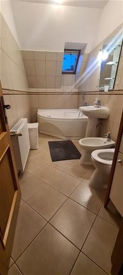 Casă individuală cu 4 camere cu Piscina în Tudor
