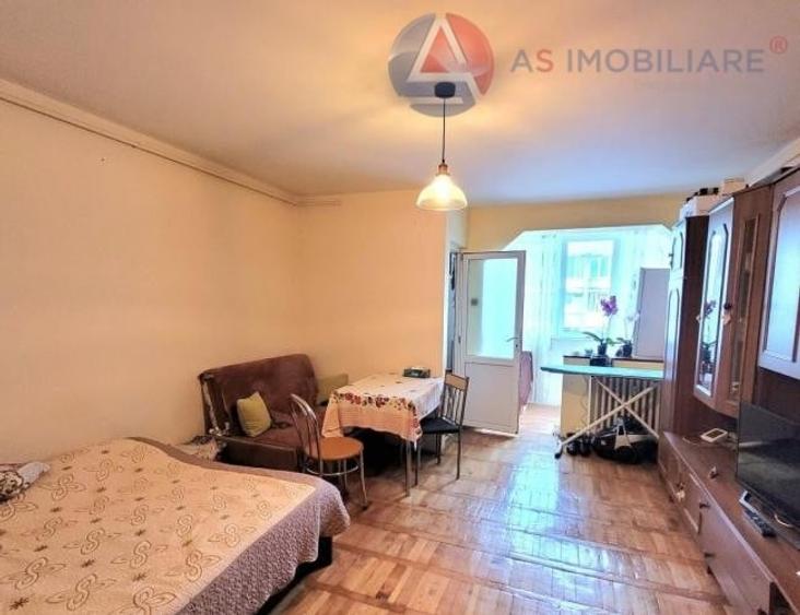 Garsonieră semidecomandată, mobilată în Județean