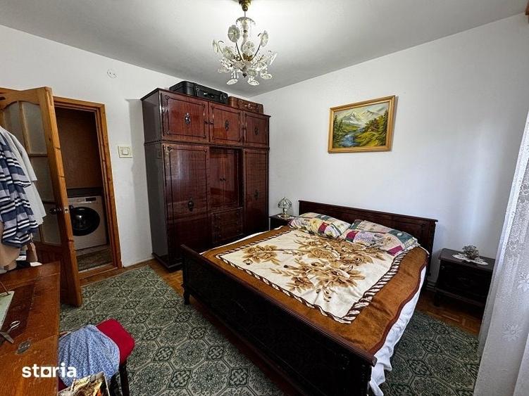 Apartament cu 3 camere decomandat în Podu Roș