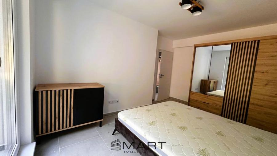 Apartament cu 3 camere semidecomandat în Sud