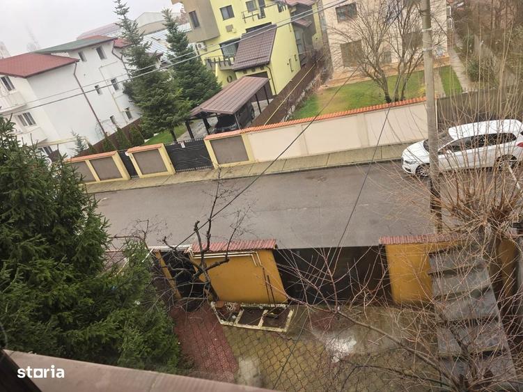 Casă cu 4 camere în Apărătorii Patriei