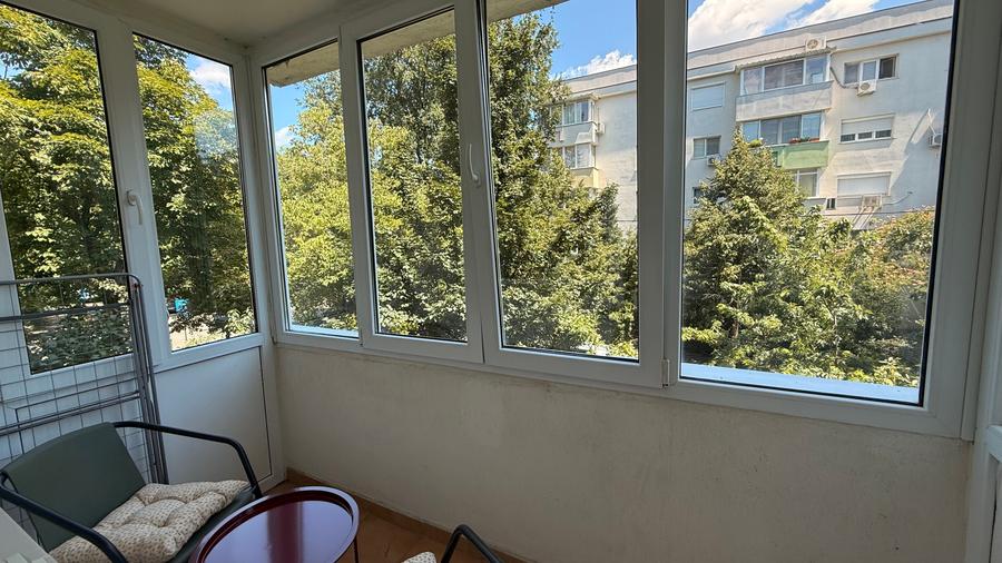 Apartament cu 3 camere decomandat în Aviației