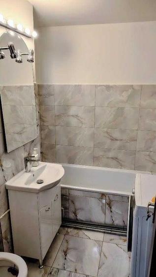 Apartament cu 3 camere decomandat în Răcădău