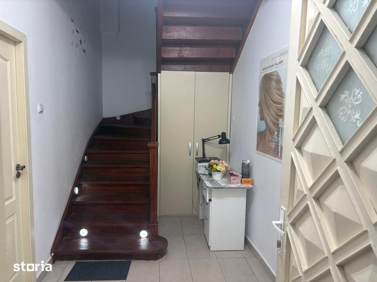 Casă cu 8 camere cu Canalizare în Ana Ipătescu