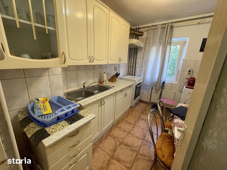 Apartament cu 3 camere semidecomandat în Est