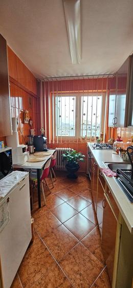 Apartament cu 3 camere semidecomandat, mobilat în Iancului