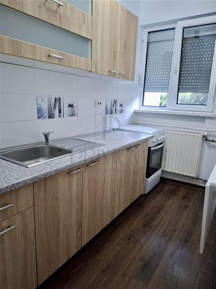 Apartament cu 2 camere semidecomandat, mobilat în Dacia