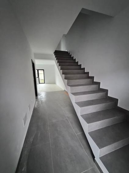 Duplex cu 5 camere cu Canalizare în Haliu