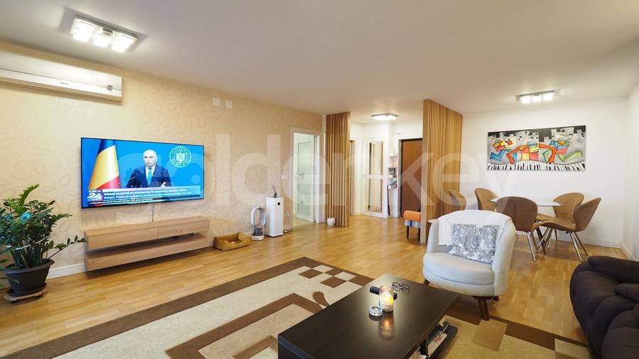 Apartament cu 4 camere semidecomandat, mobilat în Băneasa