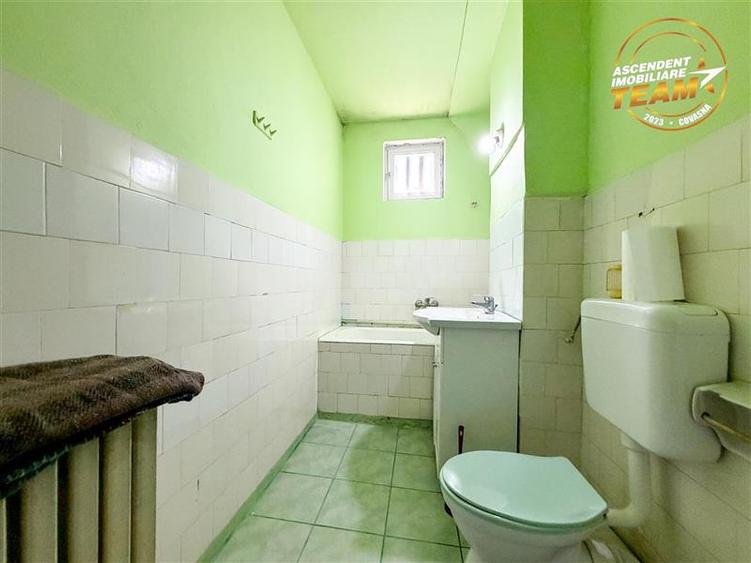 Apartament cu 3 camere decomandat, mobilat în Simeria