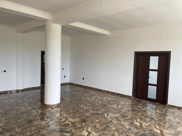 Casă cu 4 camere cu Teren 1000 Mp în Central