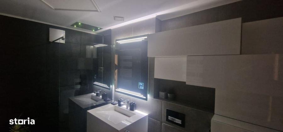 Apartament cu 4 camere decomandat în Central