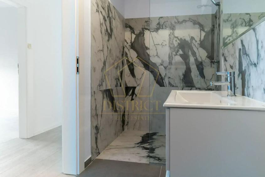 Apartament cu 3 camere semidecomandat în Aradului