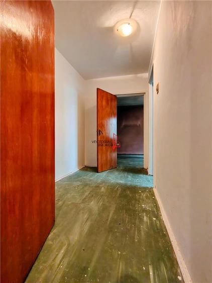 Apartament cu 3 camere semidecomandat în Titan