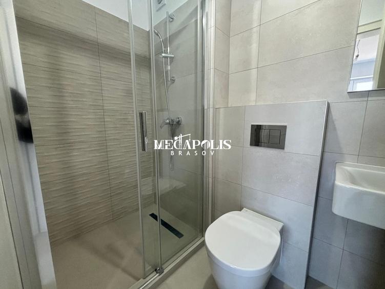 Apartament cu 3 camere decomandat în Tractorul