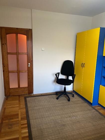 Apartament cu 3 camere decomandat, mobilat în Central