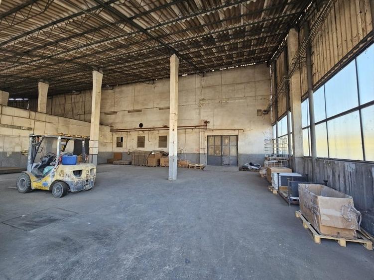 Spațiu industrial, de 2,931 mp, în Central