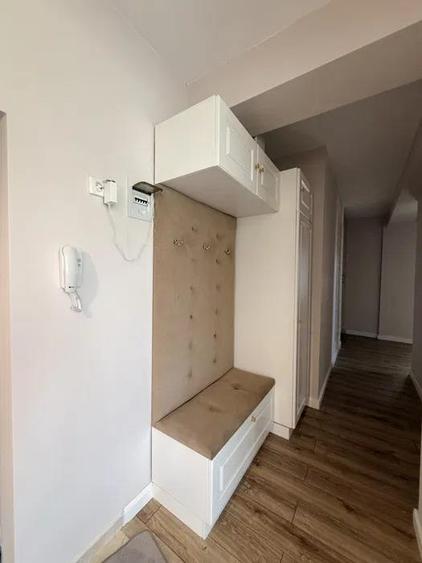 Apartament cu 3 camere decomandat în Rediu