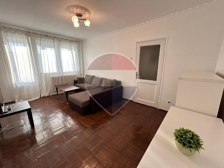 Apartament cu 2 camere semidecomandat, mobilat în P-ța Muncii