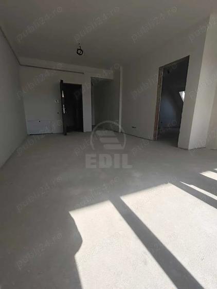 Apartament cu 3 camere semidecomandat în Sud
