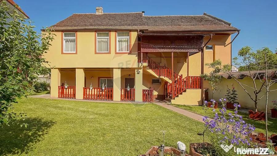 Casă cu 6 camere cu Teren 700 Mp în Ultracentral