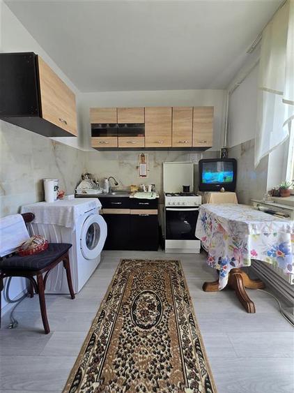 Apartament cu 3 camere decomandat în Nicolina