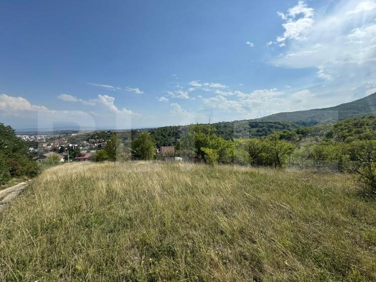 Teren Construcții intravilan de 1495 mp, în Sud-Est