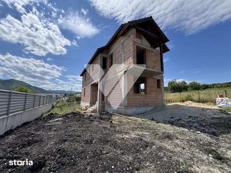 Casă cu 4 camere cu Teren 513 Mp în Central