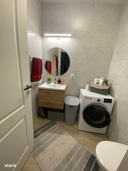 Apartament cu 3 camere semidecomandat în Florești