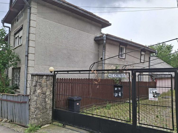 Casă cu 4 camere în Central