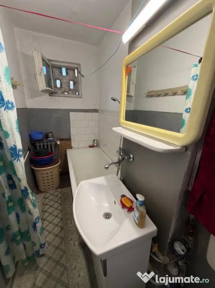 Apartament cu 2 camere semidecomandat, mobilat în Central