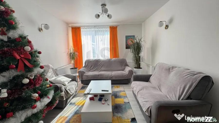 Casă cu 8 camere cu Teren 255 Mp în Titan