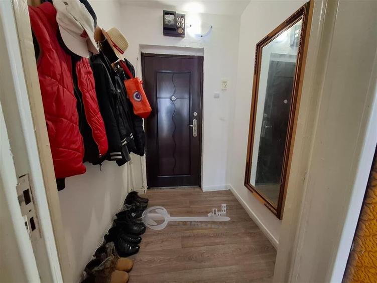 Apartament cu 2 camere nedecomandat în Podu Roș