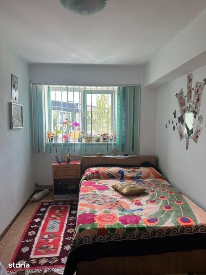 Apartament cu 4 camere decomandat în Câmpina