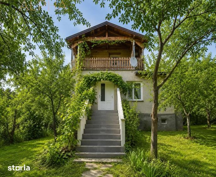 Casă cu 5 camere cu Teren 2320 Mp în Galații Bistriței