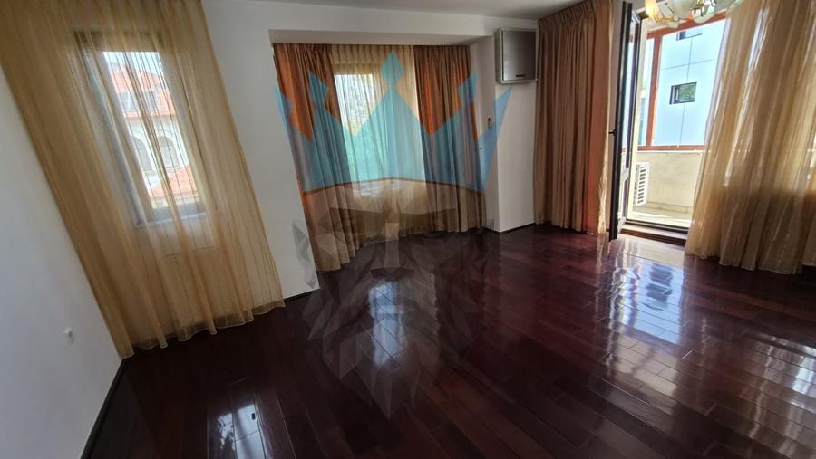Casă individuală cu 7 camere cu Canalizare în Voluntari