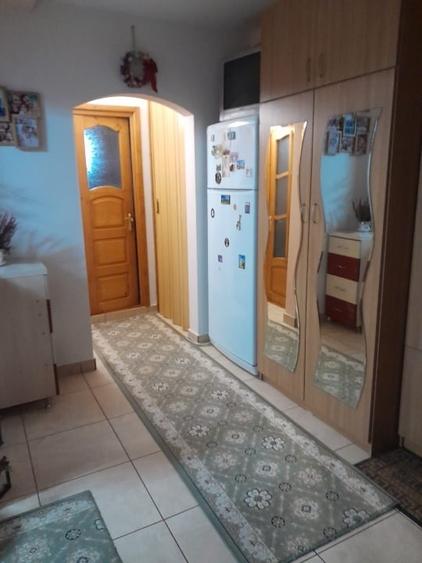 Apartament cu 4 camere decomandat, mobilat în Spital