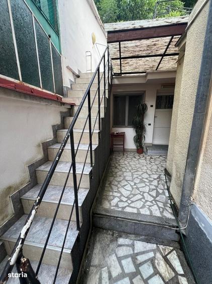 Casă cu 4 camere în Central