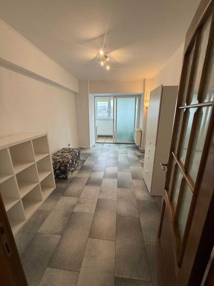 Apartament cu 3 camere decomandat în Victoriei