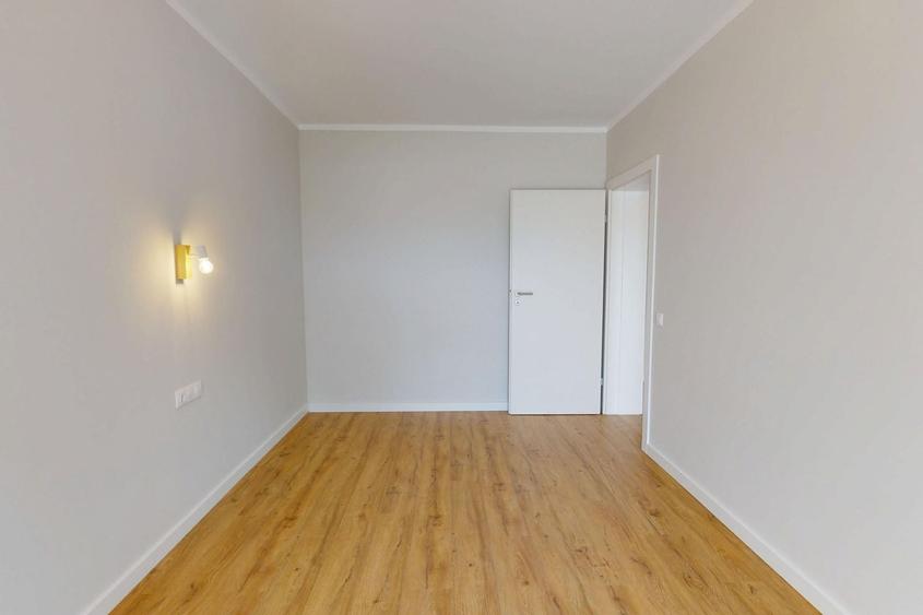 Apartament cu 3 camere semidecomandat în Exterior Vest