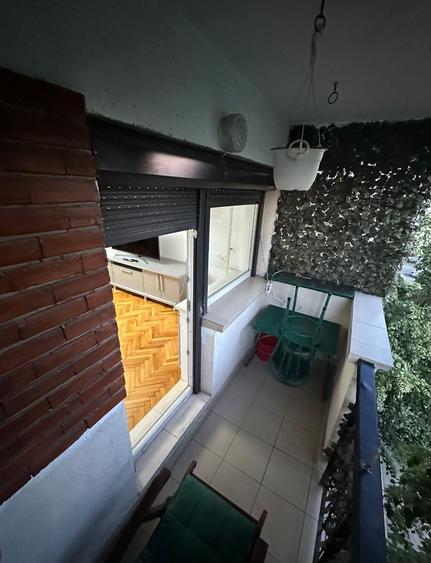 Apartament cu 3 camere decomandat în Exterior Vest